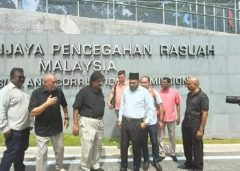 SYED Muhammad Imran Syed Abdul Aziz ketika hadir membuat laporan di ibu pejabat SPRM Putrajaya.