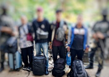 EMPAT warganegara Indonesia ditahan PGA selepas cuba pulang ke negara asalnya melalui pangkalan haram Madrasah di Rantau Panjang, Kelantan hari ini.-IHSAN PGA.