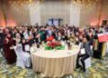 CHAN Foong Hin dan Ketua Pegawai Eksekutif Kumpulan Agrobank, Datuk Tengku Ahmad Badli Shah Raja Hussin bergambar bersama pengamal media pada Mahlis Anugerah Media Agrobank 2026, di Hotel Four Seasons, di sini, semalam. - UTUSAN/ SHIDDIEQIIN ZON
