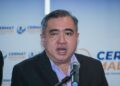MENTERI Pengangkutan, Anthony Loke ketika ditemui pemberita pada Majlis Pelancaran Program Cermat Madani di Berjaya Times Square Hotel di sini, hari ini. - UTUSAN/SYAKIR RADIN
