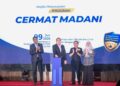 ANTHONY Loke (dua kiri) ketika melancarkan gimik pada Majlis Pelancaran Program Cermat Madani di Berjaya Times Square Hotel di sini, hari ini. - UTUSAN/SYAKIR RADIN