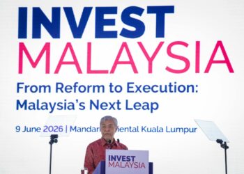 AHMAD Zahid Hamidi sewaktu berucap pada Persidangan Invest Malaysia Kuala Lumpur, di sini hari ini. - UTUSAN/MUHAMAD IQBAL ROSLI