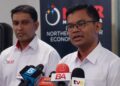 AKMAL Nasrullah Mohd. Nasir (kanan) ketika ditemui pemberita selepas Majlis Perasmian Pusat Teknologi dan Inovasi (NTIC) NCER di Taman Perindustrian Bayan Lepas, Pulau Pinang hari ini.-UTUSAN/DANIAL SAAD