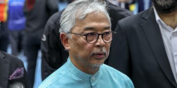Sultan Pahang, Al-Sultan Abdullah Ri’ayatuddin Al-Mustafa Billah Shah berkenan hadir pada Kejohanan Trek Kebangsaan  Velodrom Nasional Nilai di sini hari ini.-UTUSAN/FARIZ RUSADIO
