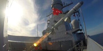 MISIL ATMACA yang dilancarkan dari salah sebuah kapal milik Tentera Laut Turkiye dalam satu siri latihan baru-baru ini.