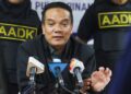 Mahadzir Elias ketika sidang akhbar selepas mengadakan Op Cegah Khas AADK di George Town, Pulau Pinang, malam tadi.-UTUSAN/DANIAL SAAD