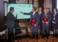 RAMLAN Harun menunjukkan peta kawasan DUN Johor yang akan terlibat pada PRN negeri di Menara SPR, Putrajaya. - UTUSAN/FAISOL MUSTAFA