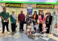 LIM Siew Khim (empat dari kanan) ketika turut dalam proses penghantaran tiga kanak-kanak warga Indonesia ke negara asal mereka di Lapangan Terbang Antarabangsa Pulau Pinang (LTAPP), Bayan Lepas, Pulau Pinang hari ini.