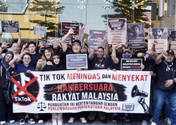 Himpunan Gegar Tiktok di hadapan pejabat TikTok Malaysia, di sini, hari ini.