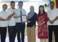 FADHLINA Sidek ketika majlis penyerahan surat kelulusan pembinaan bangunan baharu SJKC Heng Ee di George Town, Pulau Pinang hari ini.-UTUSAN/DANIAL SAAD