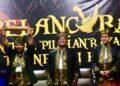 MUHAMMAD Sanusi Md Nor (tengah) ketika menghadiri majlis pelancaran Jentera Pilihan Raya Pas Kedah yang dirasmikan Ahmad Samsuri Mokhtar (kanan) di Kompleks Pas Kedah, Alor Setar.