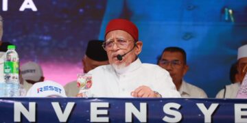 ABDUL Hadi Awang semasa berucap pada Konvensyen Reset Malaysia di Tanah Merah, Kelantan hari ini-UTUSAN/KAMARUL BISMI KAMARUZAMAN