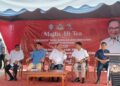 ANWAR Ibrahim (tengah) menghadiri Majlis Hi-Tea bersama Nelayan, Petani dan Penduduk di Pantai Leka, Parit Jawa, Parit Jawa, Muar hari ini.