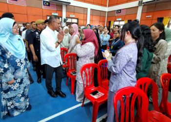 SAIFUDDIN Nasution Ismail hadir pada Program Citra Negara Menteri Dalam Negeri di Kolej Tingkatan Enam Tuanku Muhriz, Seremban, hari ini.-UTUSAN/MOHD. SHAHJEHAN MAAMIN.