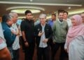 FAHMI Fadzil (tengah) semasa menghadiri program di Kota Bharu, Kelantan hari ini-UTUSAN/KAMARUL BISMI KAMARUZAMAN.