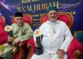 DR Osman Bakar dan Dr. Ahmad Al-Raysuni bersama anugerah yang diterima pada Majlis Sambutan Maal Hijrah Peringkat Kebangsaan 1448H di Masjid Putra, Putrajaya. - UTUSAN/FAISOL MUSTAFA