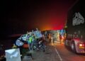 DUA pekerja penyelenggaraan lebuh raya maut dilanggar lori membawa muatan ayam di kilometer 49.3 Lebuh Raya Utara-Selatan, Kulai, awal pagi tadi.