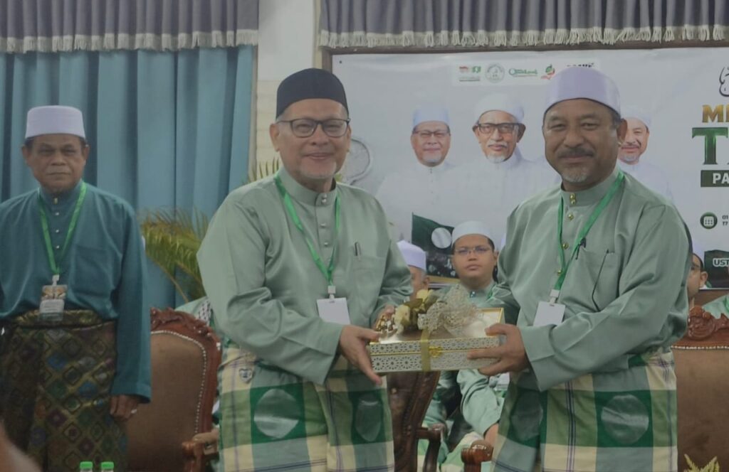 PAS Views Muhyiddin's PN Logo Stance as Premature