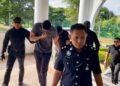 MOHD Zulhilmi Aqwa A. Rahman dan Mohamad Johan Iskandar Shah Jeffry Pidin dituduh mengangkut migran warga Myanmar yang diseludup di Mahkamah Sesyen Alor Setar, hari ini.