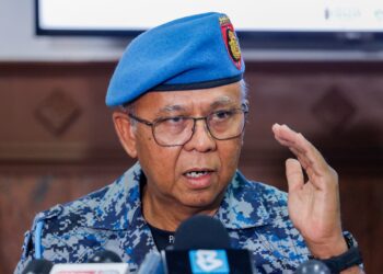 MUHAMAD Norazlan Aris semasa sidang media selepas Sambutan Ulangtahun TUDM ke-68, di Pangkalan Udara Subang, di sini hari ini. - UTUSAN/SHIDDIEQIIN ZON