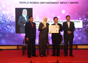 Naib Canselor Universiti Teknikal Malaysia Melaka (UTeM), Profesor Datuk Ts Dr Massila Kamalrudin menerima pengiktirafan antarabangsa apabila dianugerahkan World Women Empowerment Impact Award 2026 pada Majlis World Women Economic & Business Summit (WWEBS) di Pulau Pinang, baru-baru ini.
