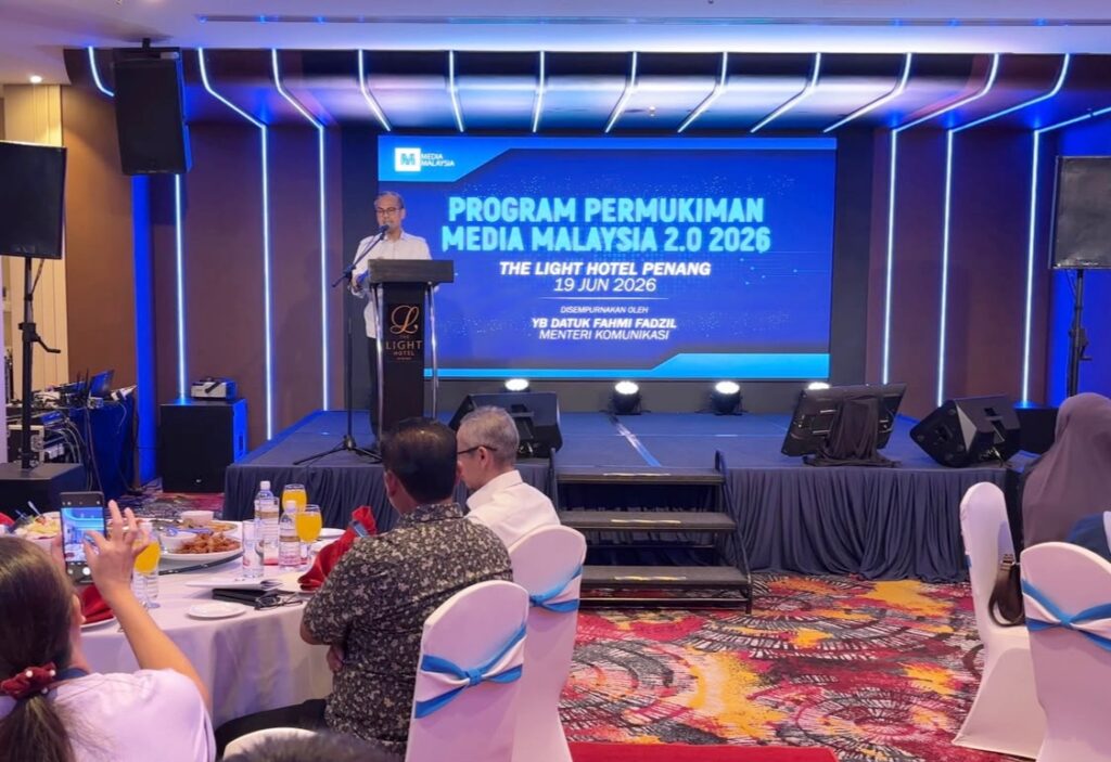 AI Cannot Replace Journalists' Roles, Says Fahmi Fadzil
