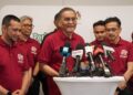DZULKEFLY Ahmad semasa sidang media Program Cik Era Naik MRT di MRT TRX.