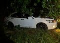 KENDERAAN yang membawa tekong darat berjaya ditahan PGA dalam serbuan di Jalan Kubang Bemban, Tumpat, Kelantan.
