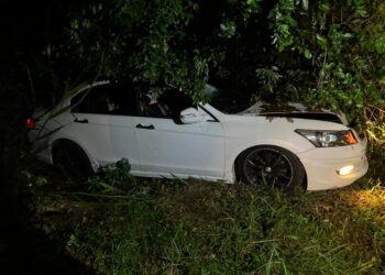 KENDERAAN yang membawa tekong darat berjaya ditahan PGA dalam serbuan di Jalan Kubang Bemban, Tumpat, Kelantan.