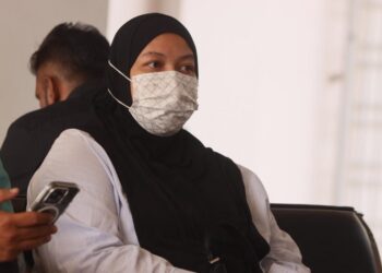 MAZUIN Marzuki ketika hadir ke Mahkamah Sesyen Balik Pulau, Pulau Pinang selepas didakwa terlibat dengan enam pertuduhan pecah amanah jenayah membabitkan wang berjumlah RM33,827.-UTUSAN/DANIAL SAAD