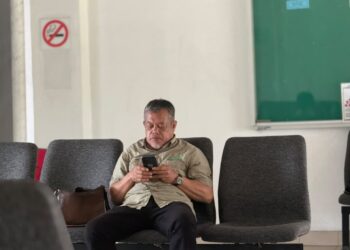 MOHD. Khaidir Ahmad mengaku tidak bersalah di Mahkamah Sesyen, Sepang atas pertuduhan membuat penghantaran komunikasi palsu.