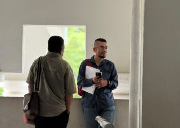 ROMY Irwan Shah Amri Irawan djatuhkan hukuman denda terhadap seorang individu atas kesalahan memulakan penghantaran komunikasi yang palsu sifatnya di Mahkamah Sesyen, Sepang.