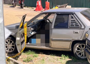 Mayat seorang lelaki dijumpai dalam sebuah kereta tidak berkunci yang diletakkan di Jalan Lintang Merdeka, George Town, Pulau Pinang hari ini.-GAMBAR/MEDIA SOSIAL