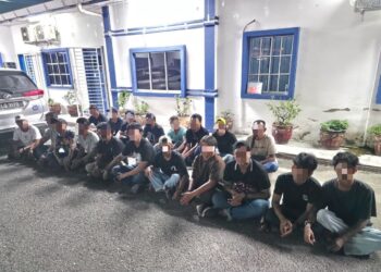 INDIVIDU ditahan polis selepas disyaki terbabit dalam aktiviti pertubuhan haram di Keningau.