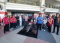 DR. Ahmad Farhan Mohd. Sadullah (empat kanan) menunjukkan tanda bagus selepas melancarkan Putra2 di SAerdang hari ini.