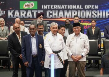 TIMBALAN Perdana Menteri, Datuk Seri Dr. Ahmad Zahid Hamidi menghadiri Majlis Perasmian Kejohanan Karate Terbuka Antarabangsa Kali ke-25 di Stadium Titiwangsa di sini, hari ini. Gambar ISKANDAR ISHAK / Pemberita AINA