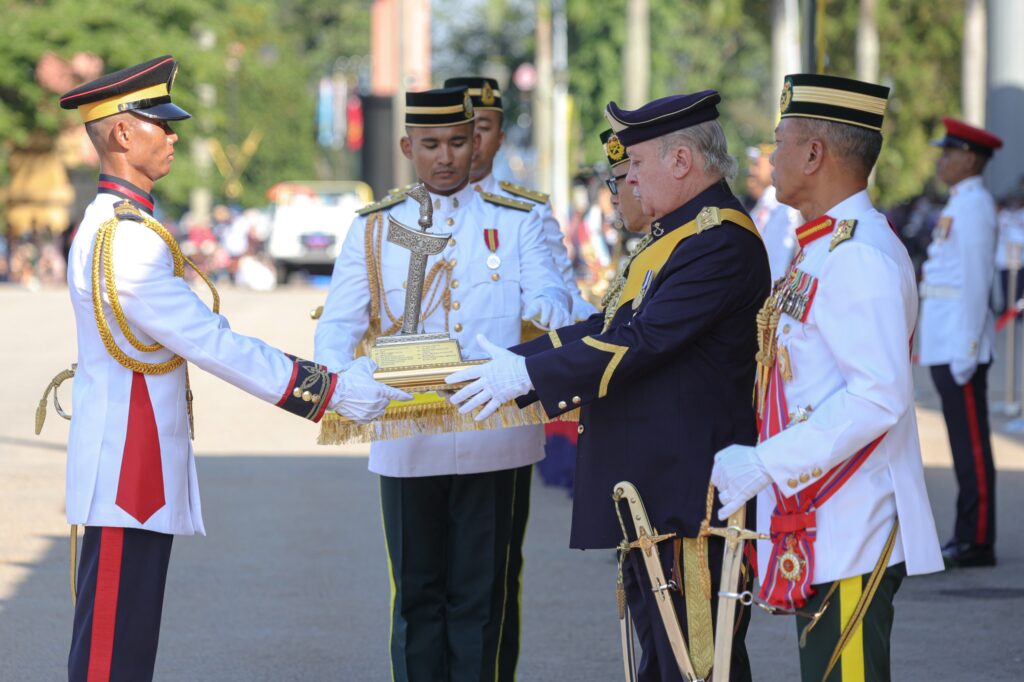 King Commissions 566 Malaysian Armed Forces Cadet Officers