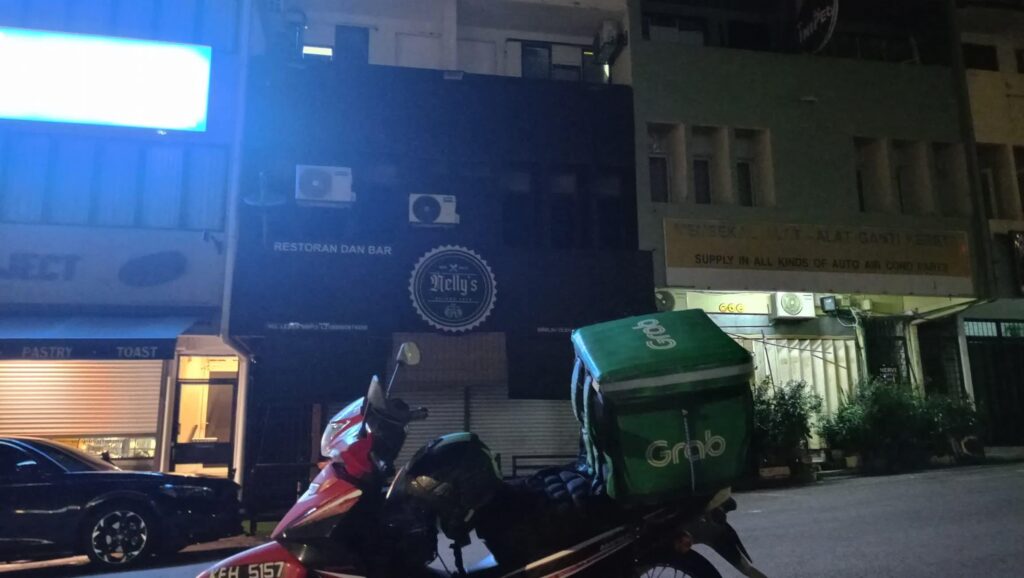 Food delivery rider attacked by customers over location mix-up