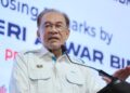 Perdana Menteri, Datuk Seri Anwar Ibrahim berucap pada Majlis Penutupan Rasmi MyDrone Expo 2026 di Taman Ekspo Agro Malaysia Serdang (MAEPS) di sini hari ini. GAMBAR - AMIR KHALID