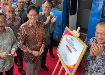 RUSLIN Jusoh (kiri) ketika mengiringi Yang Dipertua Negeri Pulau Pinang, Tun Ramli Ngah Talib (dua dari kiri) semasa Majlis Perasmian Sambutan Peringatan Hari Antidadah Kebangsaan 2026, di Dataran Sungai Muda, Kepala Batas, Pulau Pinang, hari ini.