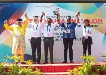 Sen Sern (dua dari kiri) berdepan pertandingan lima penjuru bagi pertahankan kerusi DUN Bukit Batu yang dimenangi pada PRN Johor edisi lalu