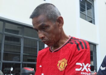 ZAINAL Ahmad mengaku bersalah ketika dihadapkan ke Mahkamah Majistret George Town, Pulau Pinang hari ini atas pertuduhan menyamun seorang wanita di sebuah masjid pada 24 Jun yang lalu.-UTUSAN/DANIAL SAAD