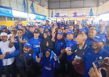 ONN Hafiz Ghazi menghadiri Majlis Penyampaian Amanat Kepada Jentera BN bahagian Batu Pahat di Dewan Kampung Parit Mengkudu, Rengit, Johor hari ini.