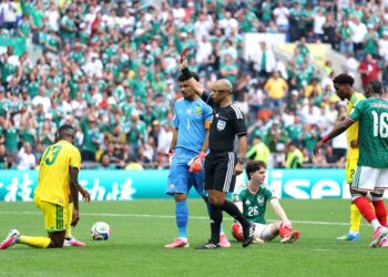 PEMAIN Tengah Afrika Selatan, Yaya Sithole menjadi pemain pertama dilayangkan kad merah di Piala Dunia 2026.-AGENSI
