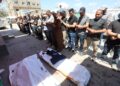 JENAZAH Ahmed Wishah disolatkan di Gaza. - AFP