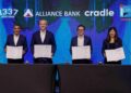KETUA Pegawai Eksekutif Kumpulan Alliance Bank Malaysia Bhd, Kelle Kam (dua dari kiri), menandatangani perjanjian kerjasama dengan Ketua Pegawai Eksekutif 1337 Ventures, Bikesh Lakhmichand (paling kiri), Ketua Pegawai Eksekuif Kumpulan Cradle Fund, Norman Vanhaecke (dua dari kanan), dan Ketua Pegawai Operasi Sunway iLabs, Karen Lau (paling kanan), pada Majlis Pelancaran BizSmart Challenge Accelerator Edition 2026, di W Hotel Kuala Lumpur hari ini. - UTUSAN/SHIDDIEQIIN ZON