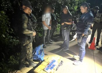 PIHAK berkuasa Thailand menahan seorang lelaki dan merampas 200,000 pil kuda dalam operasi di Mukim Pase Mas, Sungai Golok, Thailand. - IHSAN POLIS