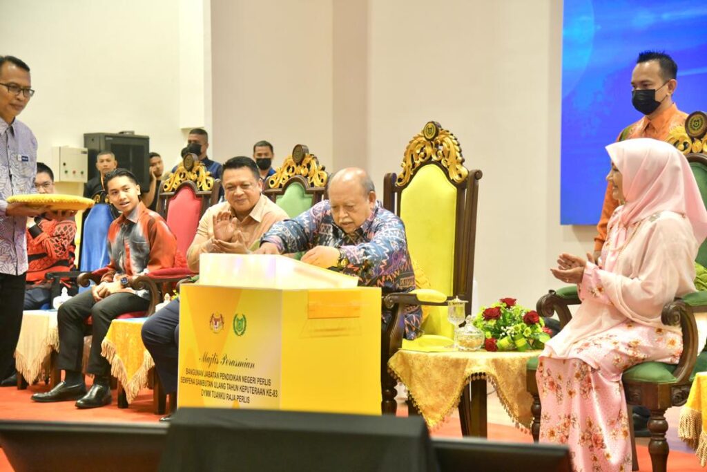 Raja Perlis berkenan rasmi bangunan baharu JPN Per