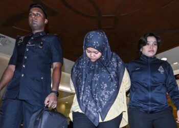 NUR Atiqah Asyirah Muhamad Fauzi dipenjara dua tahun kerana menyeleweng pin tambah nilai Touch ‘n Go (TnG) eWallet melebihi sete­ngah juta ringgit bagi menanggung kekasihnya.