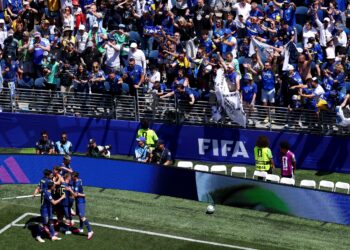PEMAIN Bosnia-Herzegovina meraikan kejayaan mereka selepas memperoleh gol ketiga ketika menewaskan Qatar 3-1 dalam aksi terakhir Kumpulan B, semalam - AFP